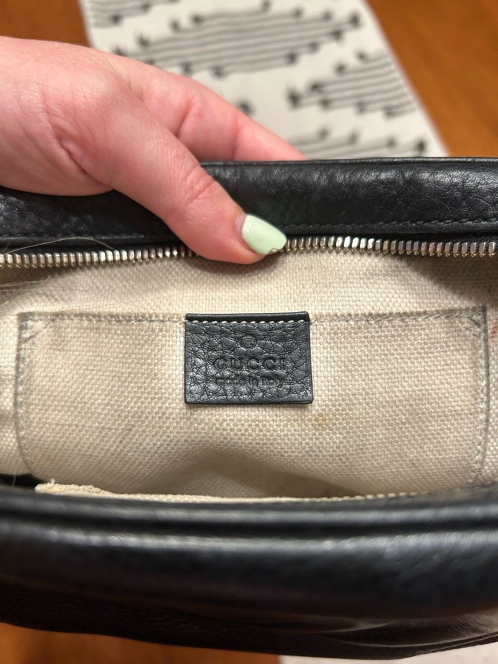 Authentic Gucci Black Soho Pebbled Leather Crossbody ๐ - Picture 7 of 13
